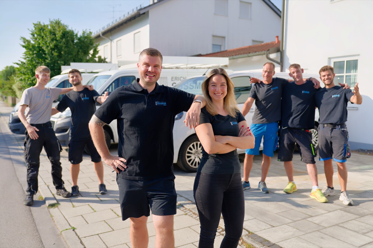 Team vor den Transportern